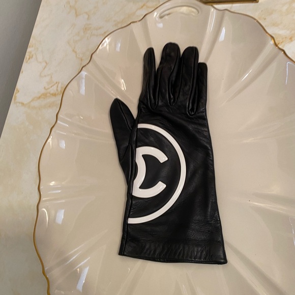 Chanel Lambskin  Black Logo glove 7 1/2 size - Picture 5 of 6